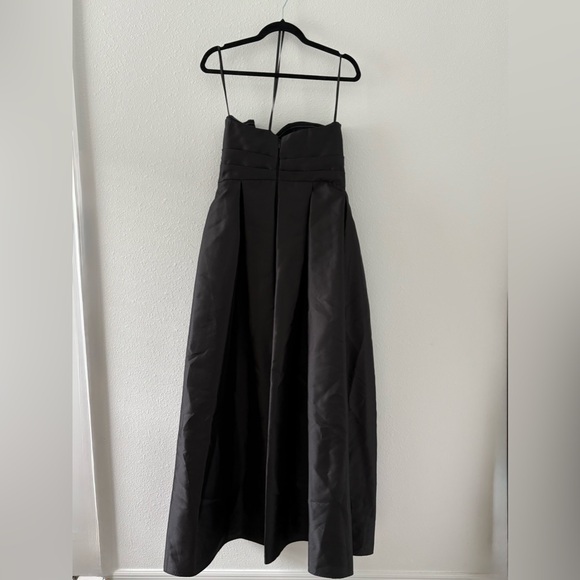 Elegant Donna Karan Black Strapless Dress - Picture 4 of 8